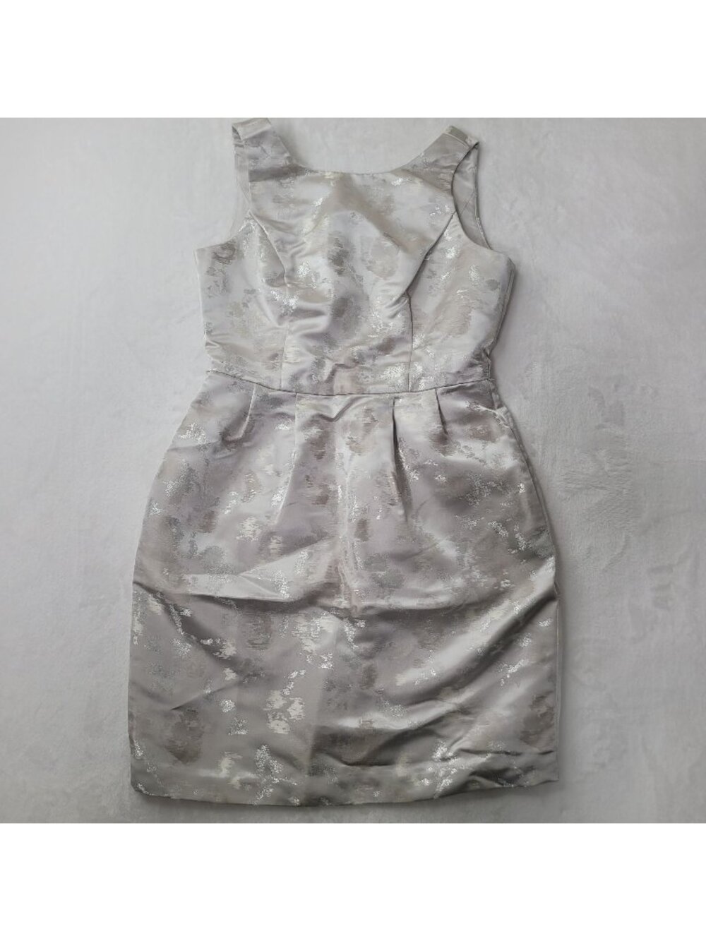 White House Black Market Women's Sleeveless Silver Jacquard Dress Size 4P - Picture 1 of 12